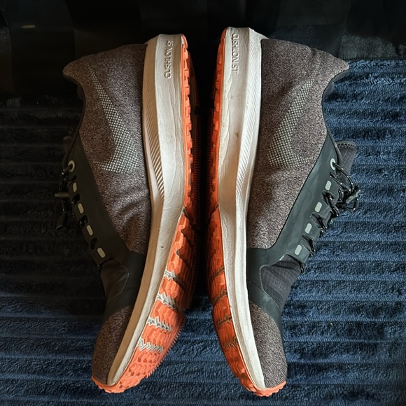 Women’s Nike Shield Size 9 - Picture 2 of 5